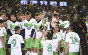 Bàn thắng lịch sử của Bendtner